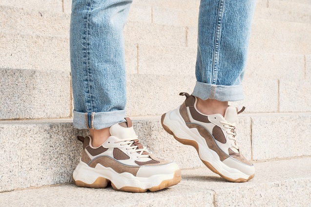Best Walking Shoes for 2024: Expert Advice from Dr. Miguel Cunha